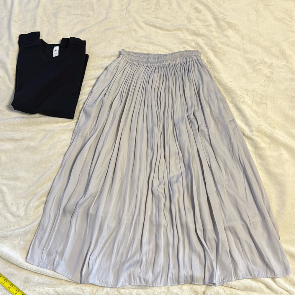 Uniqlo high waisted midi skirt- size S